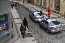 Policejní vyšetřování v Jablonci nad Nisou. Do Komenského ulice přijeli kriminalisté, v bytě našli mrtvou ženu a jejího postiženého syna..