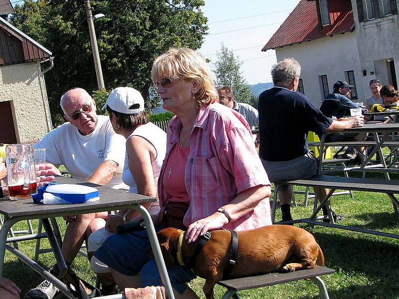 V sobotu 19. září slavnostně otevřeli rozhlednu Císařský kámen nedaleko obce Milíře v Libereckém kraji. Opravdu velkou návštěvu lidí zřejmě přilákala přítomnost císaře Josefa II. Na louce pod rozhlednou konala se lidová veselice.