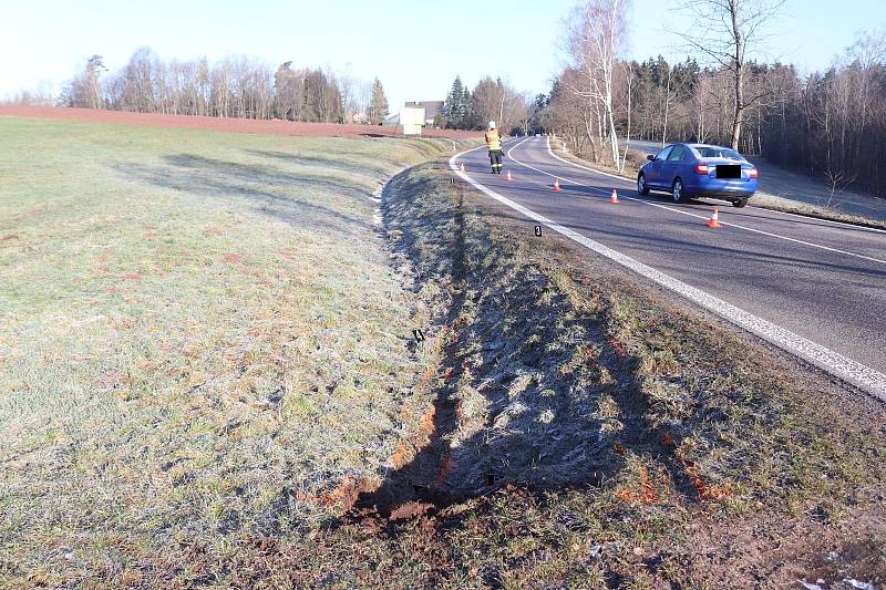 Dopravní nehoda se stala v katastru Chlumu pod Táborem na silnici druhé třídy ve směru na Ploužnici.