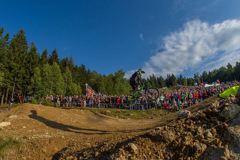Finále závodu světové série horských kol ve fourcrossu, JBC 4X Revelations, proběhlo 15. července v bikeparku v Jablonci nad Nisou. Na snímku je Felix Beckeman.