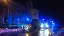 Ve středu kolem deváté večer došlo k výbuchu propanbutanové bomby v bytovém domě ve Smržovce. Jednoho zraněného člověka odvezli s popáleninami.