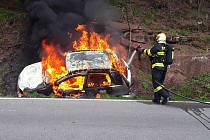 Požár osobního automobilu v katastru obce Bělá na Semilsku.