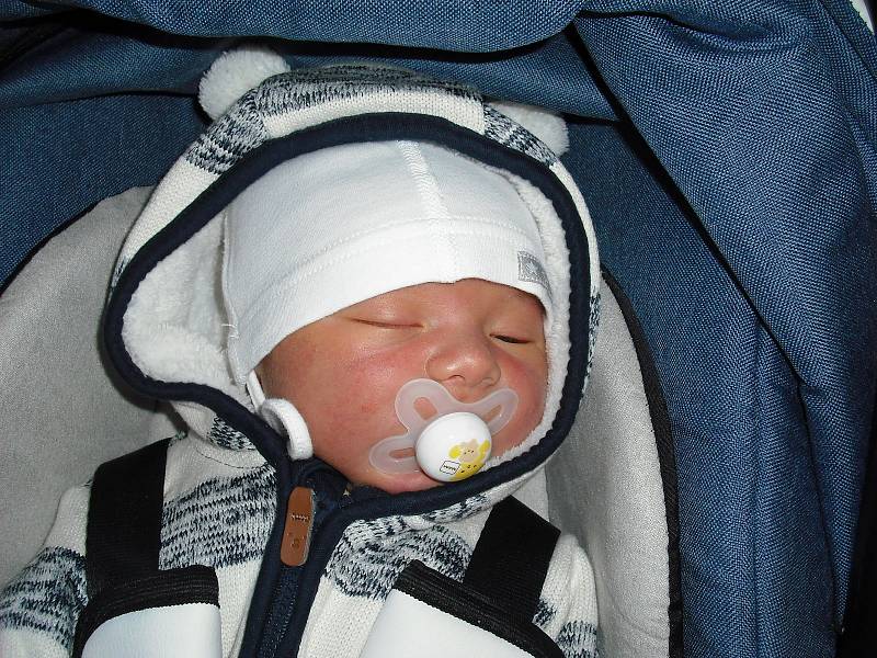 Adam Mrkvička. Narodil se 16.října v jablonecké porodnici mamince Tereze Mrkvičkové z Maršovic. Vážil 5,02 kg a měřil 55 cm.