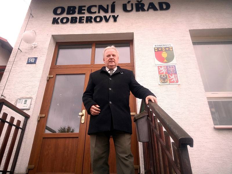 Odcházení. Starosta obce Koberovy Jindřich Kvapil odchází po 28 letech ve funkci do důchodu.
