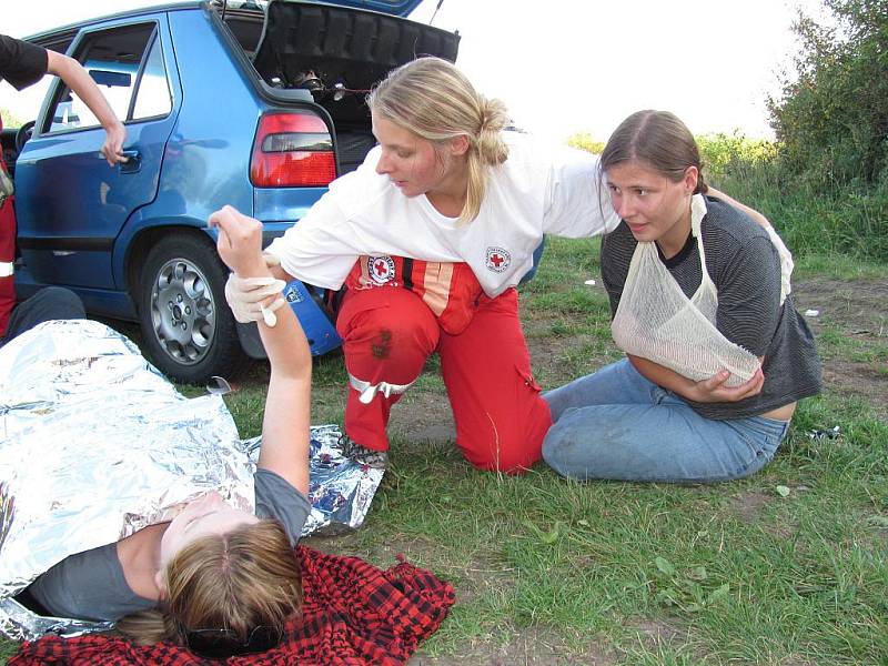 V litoměřické obci Mentaurov se od pátku 30. září do neděle 1. října kola 2. ročník Rescue Marathon. Tým jabloneckého Českého červeného kříže při zásahu.  