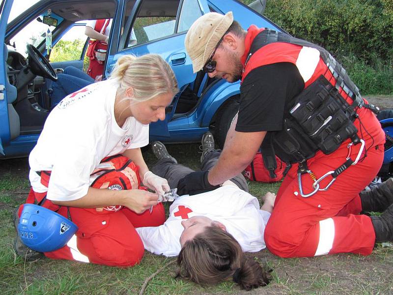 V litoměřické obci Mentaurov se od pátku 30. září do neděle 1. října kola 2. ročník Rescue Marathon. Tým jabloneckého Českého červeného kříže při zásahu.  