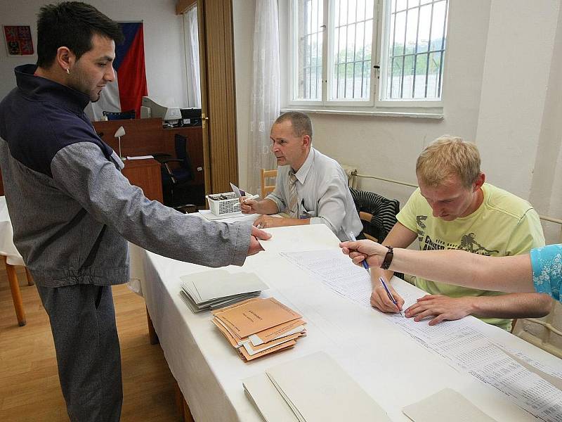 Volby do Poslanecké sněmovny České republiky na Jablonecku. V pátek se k urnám vypravili i odsouzení ve Věznici Rýnovice.