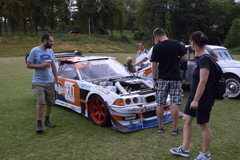 Autoveterány se sjely i v Huti, v sobotu proběhla Veterán Show.