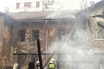U sobotního požáru dřevěných kůlen v Železném Brodě zasahovalo osm jednotek hasičů. Požár založily děti. 