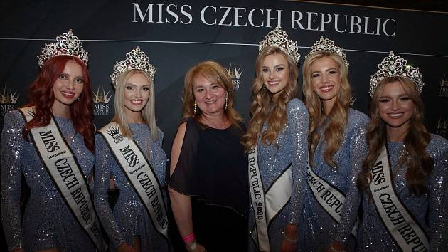 Finále Miss Czech Republic 2022 ozdobily korunky z jablonecké šperkařské  dílny - Jablonecký deník