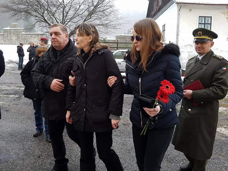 Pohřeb českého válečného veterána Jaroslava Mevalda proběhl ve středu 22. listopadu v Albrechticích v Jizerských horách. 