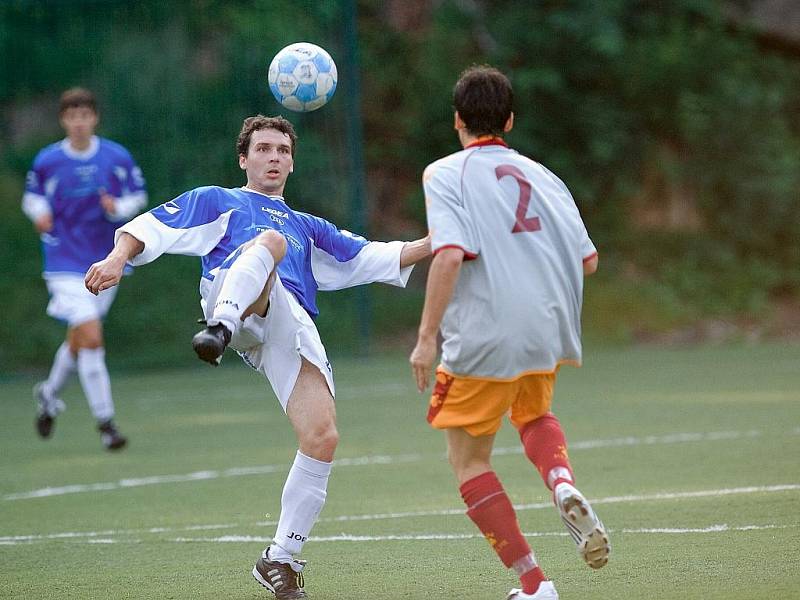 V 1. kole Krajského přeboru Libereckého kraje hostila TJ Desná SK VTJ Rapid Liberec. V pohledném a bojovném utkání se nakonec radovali z vítězství 3:0 i díky výbormému výkonu gólmana Petra Maňáka domácí hráči.