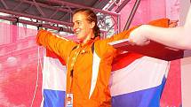 Vítězové deseti finálových atletických disciplín ze čtvrtka 9. července. Medaile před jabloneckou radnicí  předávala prezidentka Global Games 2009 Alena Erlebachová a starosta Jablonce Petr Tulpa.