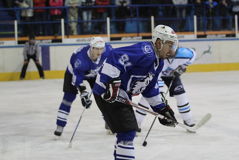 II. liga HC Vlci Jablonec - Stadion Vrchlabí 4:3. Vlci - modré dresy.