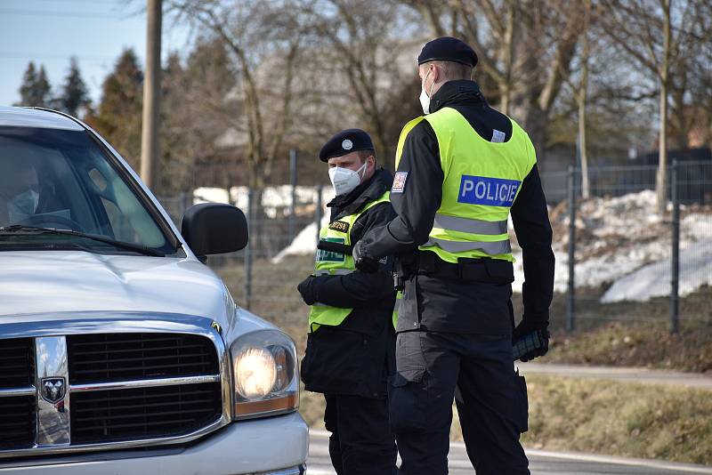 Policejní hlídky kontrolovaly o víkendu pohyb osob po Libereckém kraji. Sobota 6. března