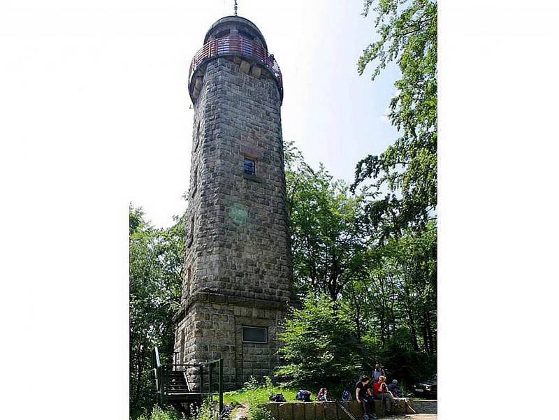 FOTO č. 2. Stavbu navrhl architekt Robert Hemmrich. Na místě stály předtím objekty dřevěné, které však vždy zničily přírodní živly. 