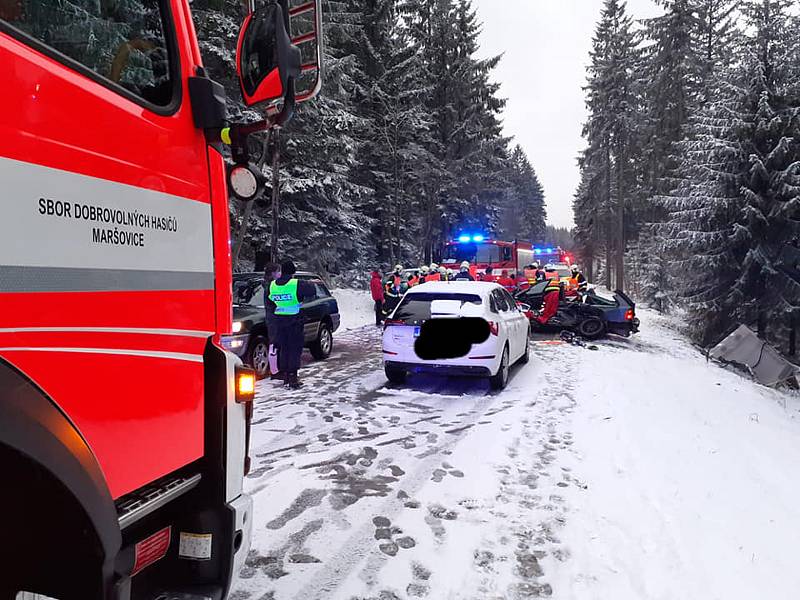 Velikonoce sebou přinesly i tragickou nehodu. V pondělí večer zemřel jeden člověk při nehodě pod Dolní Černou Studnicí.