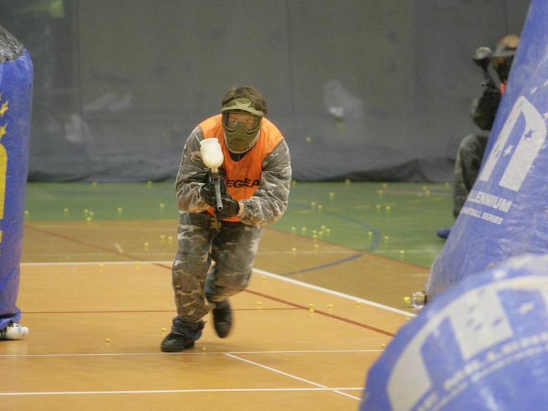 Harcov sportfest 2010. Paintballový turnaj v dolní tělocvičně.