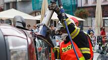 Na náměstí v Jablonci nad Nisou proběhla krajská soutěž ve vyprošťování zraněných osob z havarovaných vozidel.