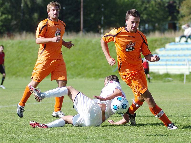 Pěnčín doma porazil Kořenov (v oranžovém) vysoko 5:2.