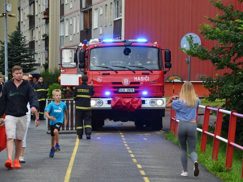 Sobotní apokalypsa po krátké ale razantní bouřce s vichřicí. 