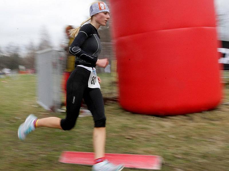 Téměř devadesátka triatletů, z toho tři naděje z Polska, využila mistrovství ČR v aquatlonu v Jablonci nad Nisou k prvnímu měření sil před nastávající hlavní sezónou triatlonu.