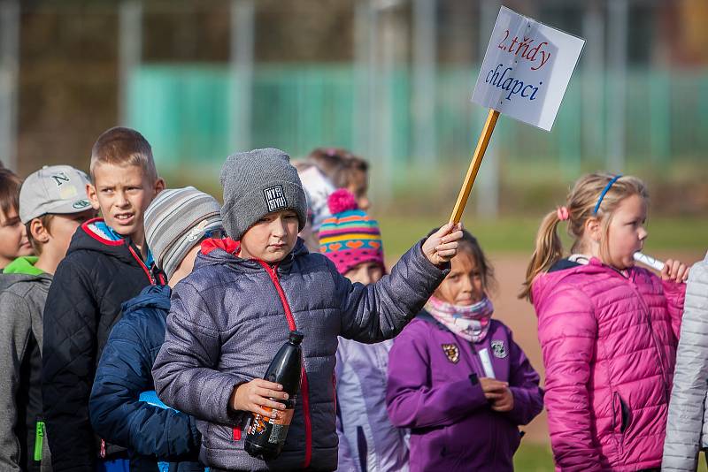 Přespolní běh "100 let republiky oslavíme pohybem" proběhl 1. listopadu na hřišti u Základní školy Mozartova v Jablonci nad Nisou.