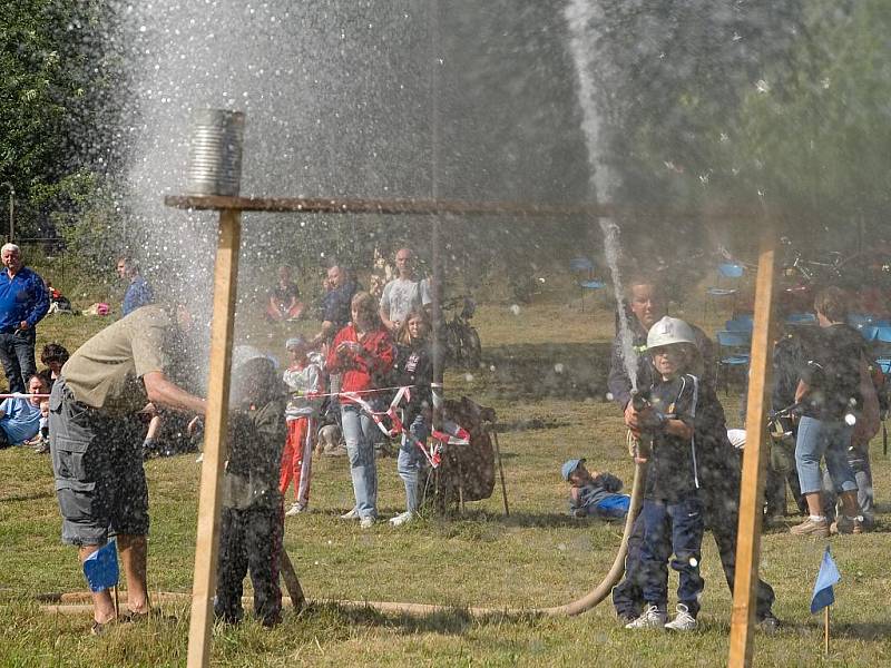 Sbor dobrovolných hasičů Malá Skála - Mukařov. S dětmi.