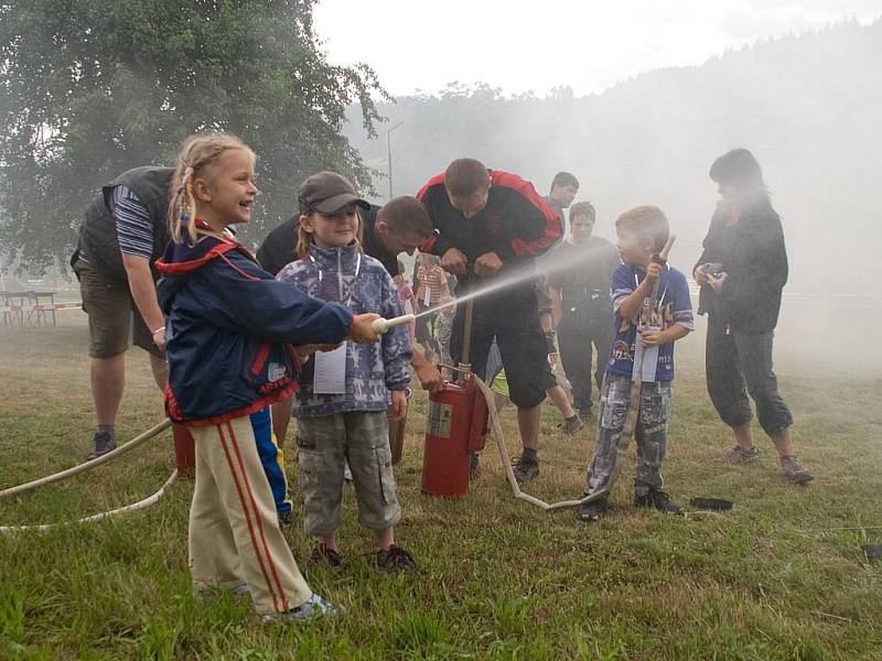 Sbor dobrovolných hasičů Malá Skála - Mukařov. S dětmi.