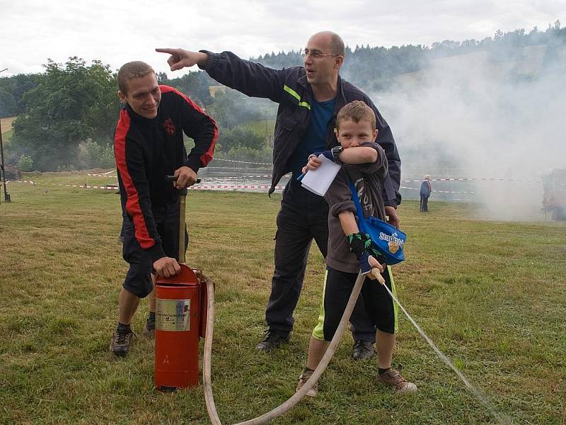 Sbor dobrovolných hasičů Malá Skála - Mukařov. S dětmi.