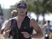 Lance Armstrong na trati závodu  Ironman 70.3 v Panamě.