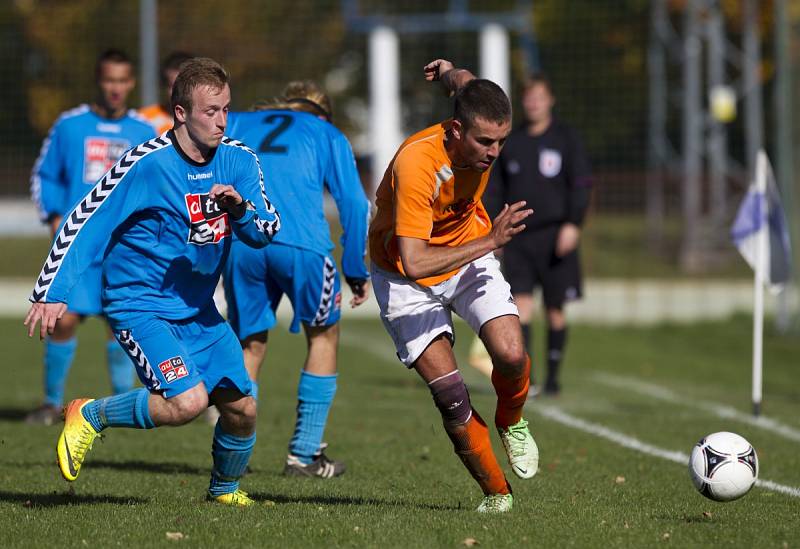 Fotbalisté Hodkovic (v modrém) doma nestačili na Kokonín, který zaslouženě vyhrál 4:1.