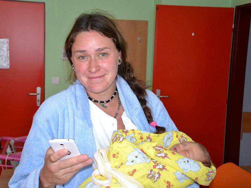 Viktorka Hanzlíková se narodila rodičům Marcele Kurfiřtové a Přemku Hanzlíkovi ze Zásady 25.9.2015 ve 2:53. Měří 49 cm a váží 3350 g.
