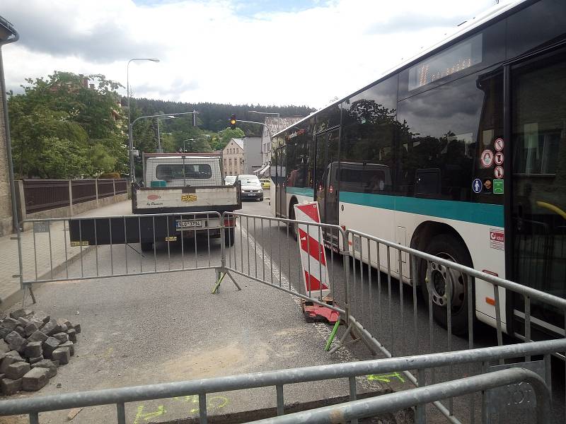 Rozkopaný Jablonec, ulice Rychnovská.