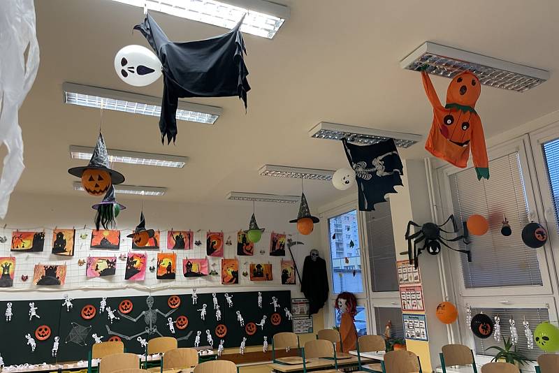 Konec října a začátek listopadu se na ZŠ Mozartova v Jablonci nad Nisou nesl v duchu halloweenských oslav.