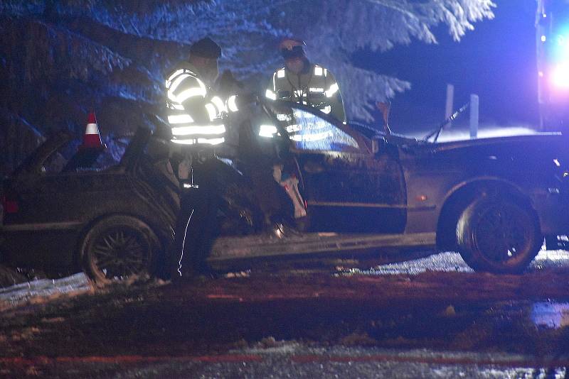 Na velikonoční pondělí večer se stala na silnici kousek pod Dolní Černou Studnicí směrem na Jablonec tragická nehoda.