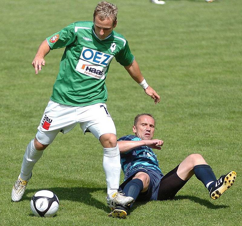 Sobotní utkání mezi Baumitem Jablonec B a Arsenalem Česká Lípa na hřišti v Českém Dubu. Rezerva Jablonce vyhrála 2:0 a pokud vyhrají v posledním kole na půdě Sezimova Ústí, tak se definitvně zachrání v ČFL.