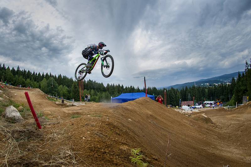 Kvalifikace závodu světové série horských kol ve fourcrossu, JBC 4X Revelations, proběhla 14. července v bikeparku v Jablonci nad Nisou. Finále se koná 15. července. Na snímku je Petr Pala.