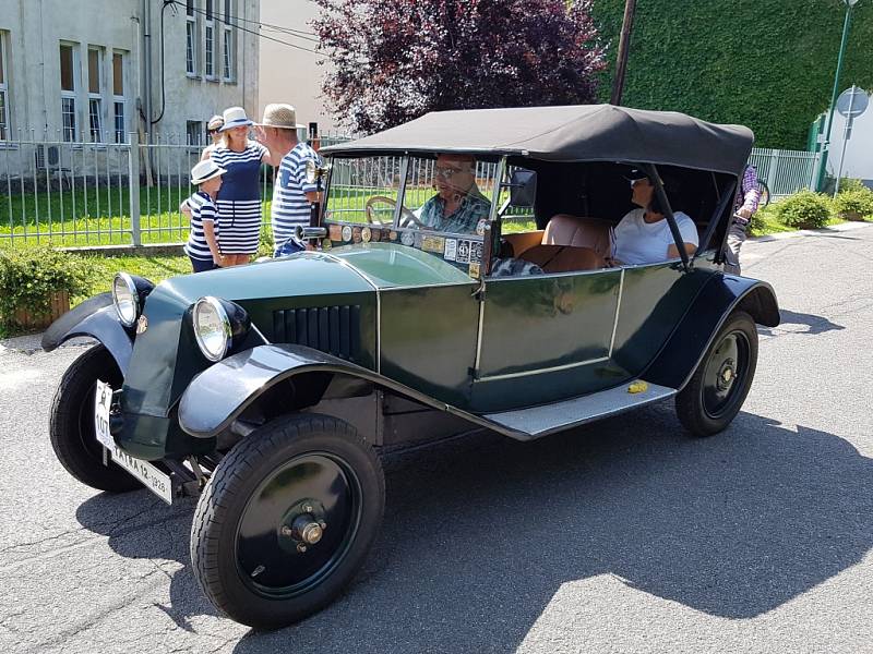 IV. ročník jízdy veteránů Za Krtečkem do Jizerských hor.