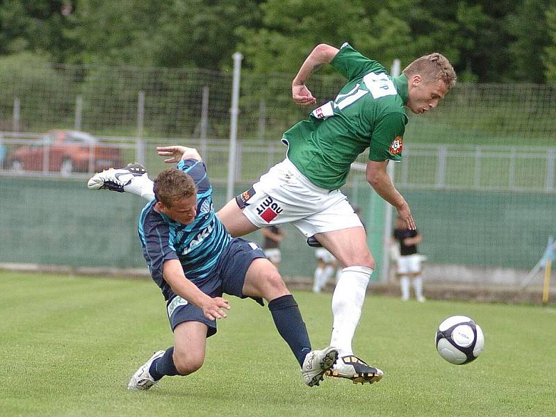 Sobotní utkání mezi Baumitem Jablonec B a Arsenalem Česká Lípa na hřišti v Českém Dubu. Rezerva Jablonce vyhrála 2:0 a pokud vyhrají v posledním kole na půdě Sezimova Ústí, tak se definitvně zachrání v ČFL.