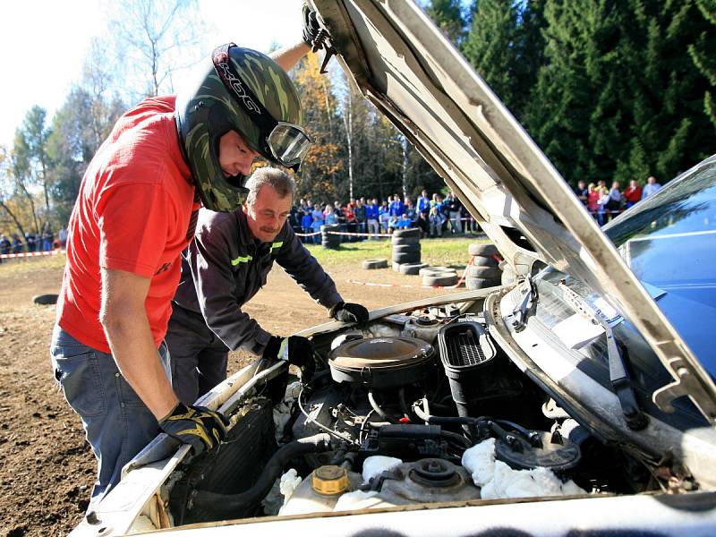 Tanvald v sobotu hostil třetí pokračování již legendárního Autošťouchu. Závodilo přes sedmdesát posádek a diváků přišly na tři tisíce.