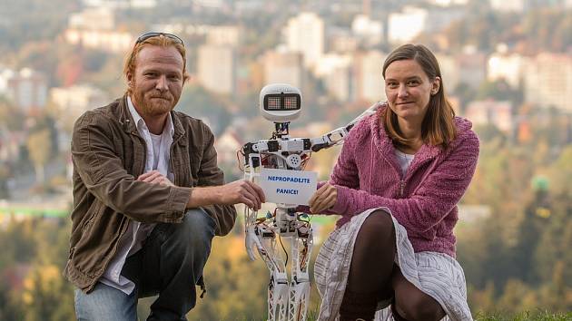 Matylda, humanoidní open source robot z dílny OpenTechLab Jablonec nad Nisou, se na konci října vydá stopem do Pelhřimova.
