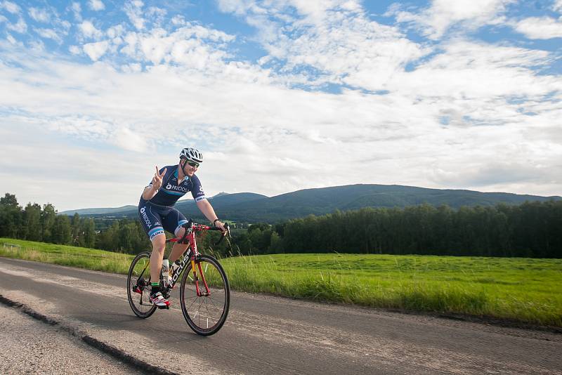 Pátý ročník nejdelšího cyklistického podniku v Česku, Metrostav Handy Cyklo Maraton, pokračoval 4. srpna. Pětidenního maratonu se účastní 42 čtyř nebo osmi členných týmů, které musí zdolat v limitu 111 hodin trasu o délce zhruba 2222 kilometrů.