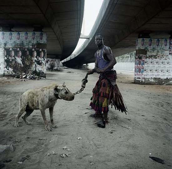 OBRAZEM: Tajemní krotitelé zvířat s hyenami na vodítku - National Geographic