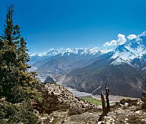 Cesta k vrcholu sedmé nejvyšší hory světa Dhaulagiri. Zážitky člena expedice horolezce Radka Jaroše.