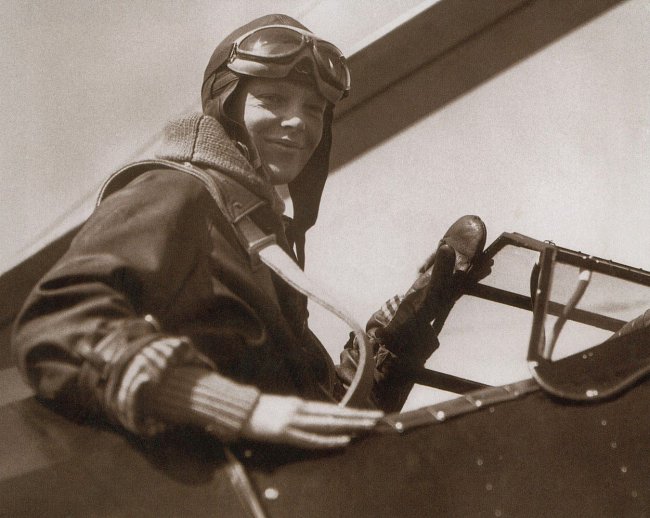 Legendární americké pilotka Amelia Earhatr se nesmazatelně zapsala do historie létání.