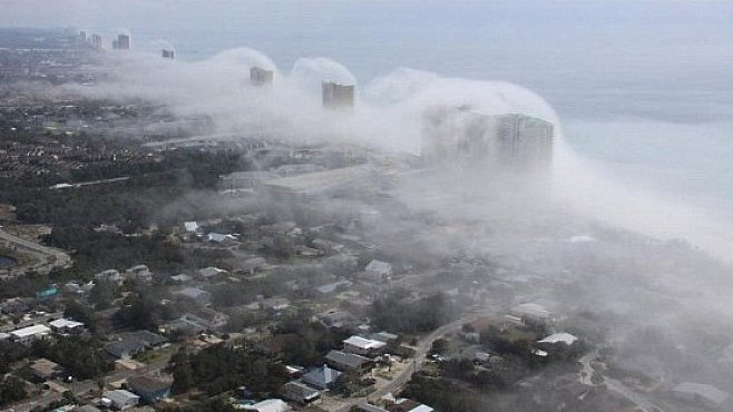 Obří cunami zaútočila na Floridu. Naštěstí byla jen z mraků