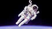 Jak se stát kosmonautem? Do vesmíru se může podívat každý z nás