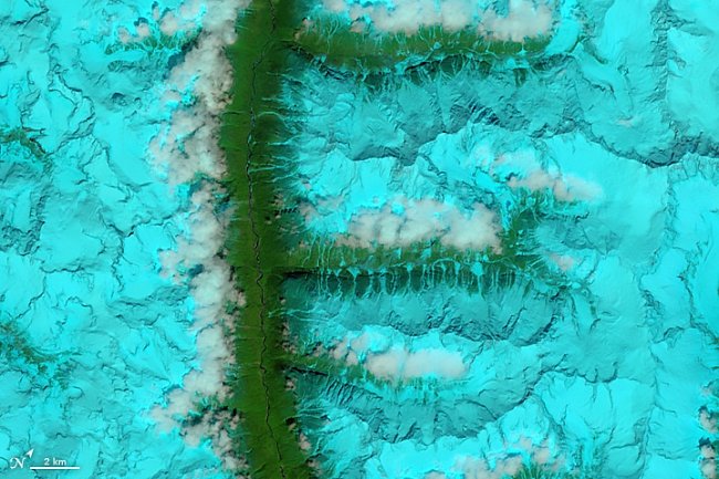 Písmeno F – Údolí a horské hřebeny V jihovýchodním Tibetu pokryté sněhem 