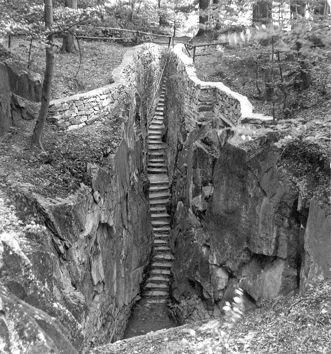 Vstupní schodiště z roku 1960